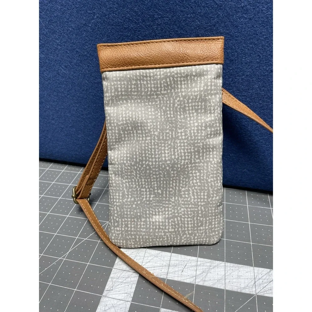 Thirty One 31 Dialed In‎ Phone Purse Soft Gray